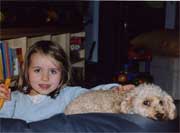 Petite fille au bichon